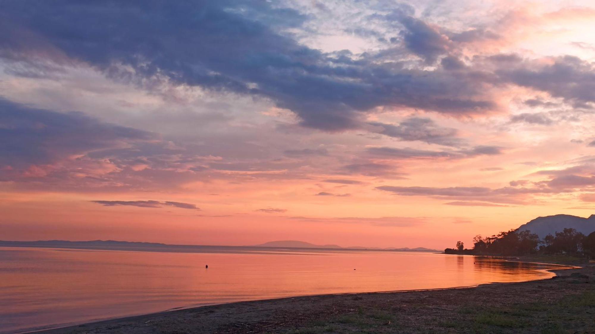 Nafpaktos Cottage By The Sea For Travelers And Dreamers! Esterno foto